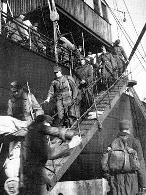 Maihinnousujoukot saapuvat
Tornion Röyttään syksyllä 1944
SA-kuva